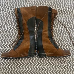 Sorel Lace up boots size 9. Only worn once.